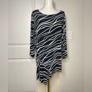 Chico Travelers Women’s Top sz 2 Slinky Knit Asymmetric Hem Abstract Career